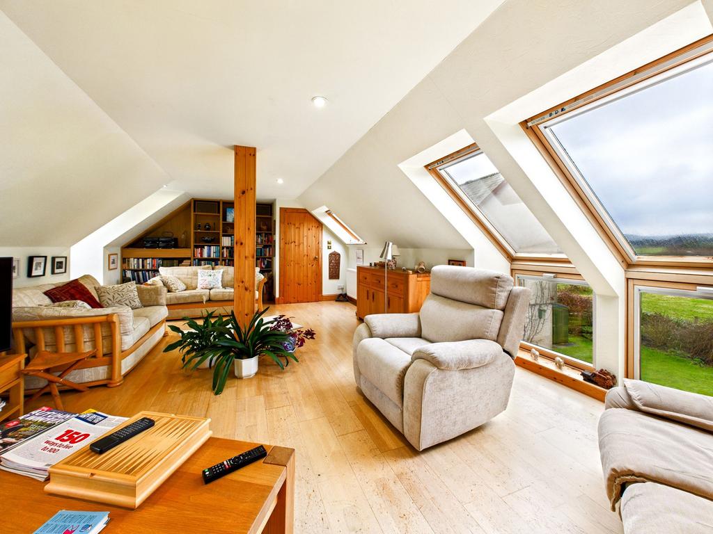 Lounge/Master Suite