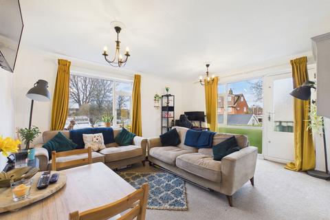 1 bedroom flat for sale, Thelton Avenue, Horsham RH12