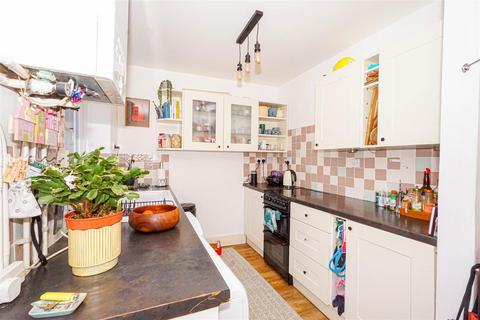 2 bedroom end of terrace house for sale, Bembrook Road, Hastings