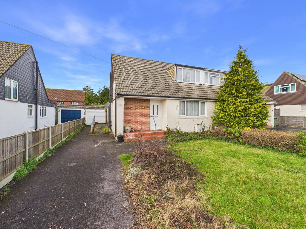 3 Bedroom Chalet Bungalow For Sale
