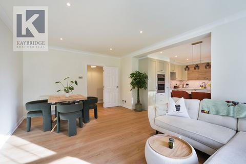 2 bedroom flat for sale, Queen Alexandras Way, Chichester House Queen Alexandras Way, KT19