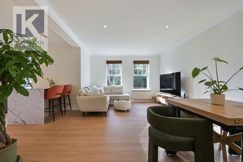 2 bedroom flat for sale, Queen Alexandras Way, Chichester House Queen Alexandras Way, KT19