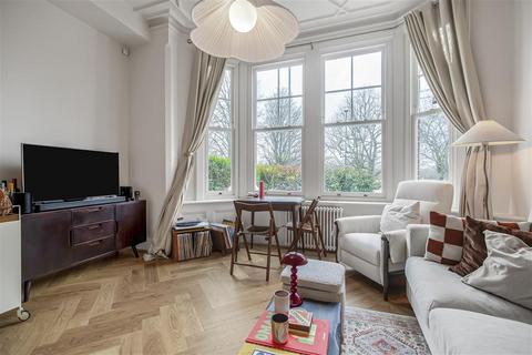 2 bedroom flat for sale, Nightingale Lane, SW12
