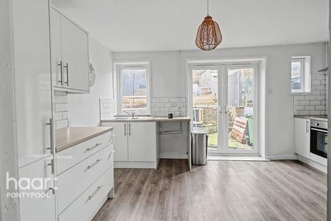 3 bedroom terraced house for sale, Springfield Road, Pontypool