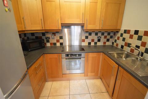 2 bedroom flat to rent, Stretford Road, Manchester M15