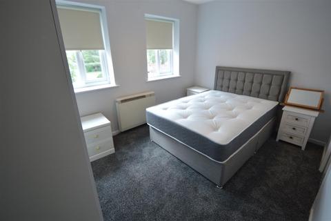 2 bedroom flat to rent, Stretford Road, Manchester M15