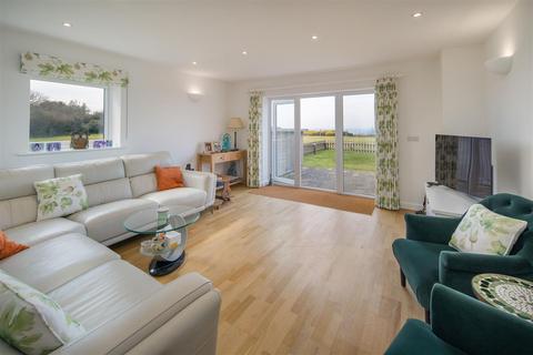 3 bedroom apartment to rent, Totland Bay, Isle of Wight