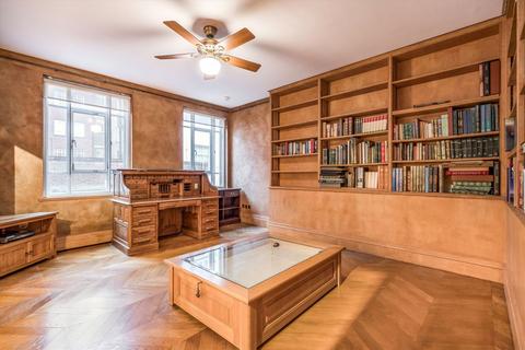 3 bedroom flat for sale, Grosvenor Square, London W1K