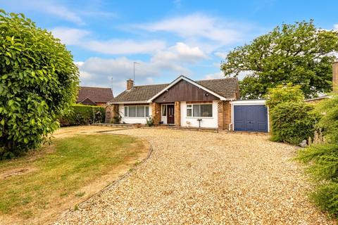 2 bedroom semi-detached house to rent, Wheatley Drive, North Wotton