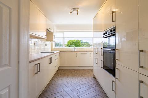 2 bedroom semi-detached house to rent, Wheatley Drive, North Wotton