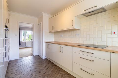 2 bedroom semi-detached house to rent, Wheatley Drive, North Wotton