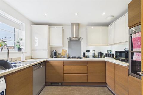 3 bedroom semi-detached house for sale, Pecketts Gate, Chichester