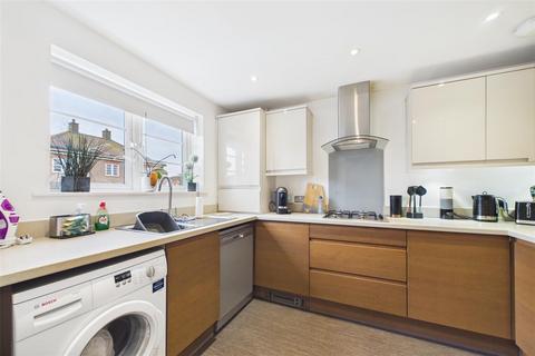 3 bedroom semi-detached house for sale, Pecketts Gate, Chichester