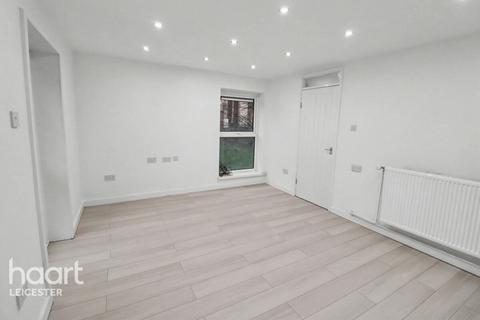 3 bedroom maisonette to rent, Taurus Close, Leicester