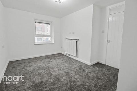 3 bedroom maisonette to rent, Taurus Close, Leicester