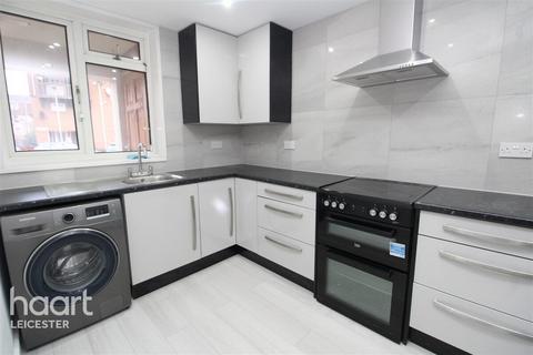 3 bedroom maisonette to rent, Taurus Close, Leicester