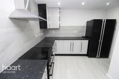 3 bedroom maisonette to rent, Taurus Close, Leicester