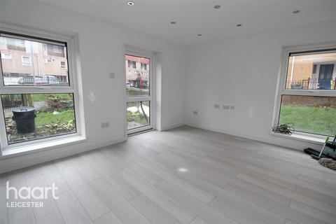 3 bedroom maisonette to rent, Taurus Close, Leicester