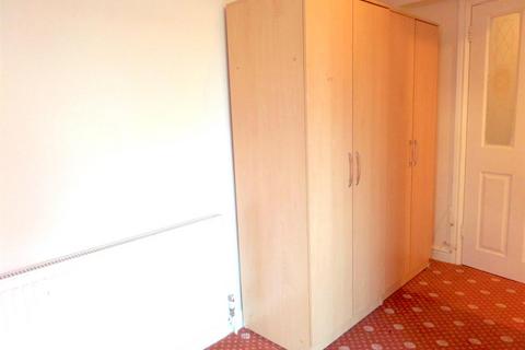 undefined, Farm Close, Middlesex UB1