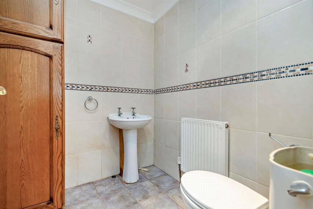 Cloakroom/Wc
