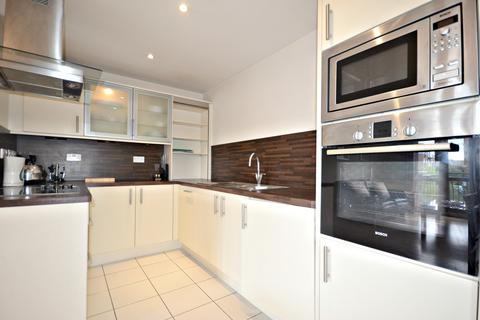 2 bedroom flat to rent, Luscinia View, Napier Road, Reading, RG1