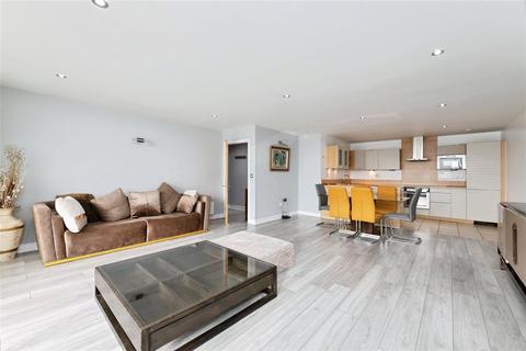 2 bedroom flat to rent, Western Gateway, London, E16
