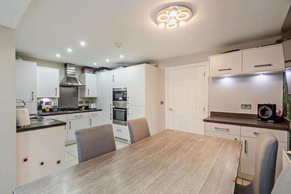 Kitchen / Dining