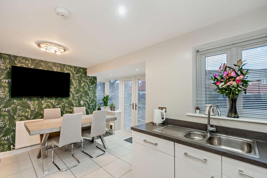 Kitchen/Dining