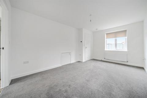 3 bedroom semi-detached house to rent, East Street, S63