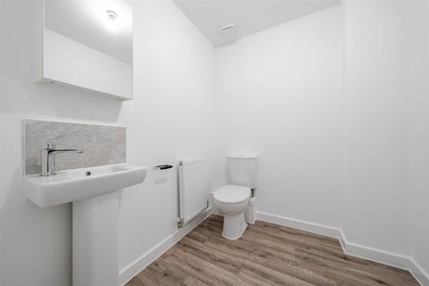 3 bedroom semi-detached house to rent, East Street, S63