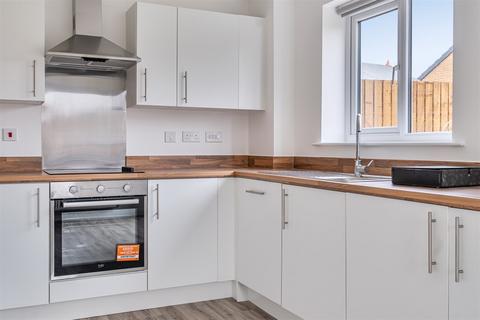 3 bedroom detached house to rent, Dovecote Avenue, S63