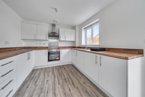 3 bedroom detached house to rent, Dovecote Avenue, S63