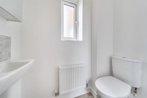 3 bedroom detached house to rent, Dovecote Avenue, S63