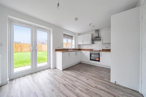 3 bedroom detached house to rent, Dovecote Avenue, S63