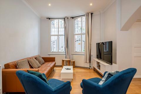 2 bedroom flat for sale, Kensington Court, London W8