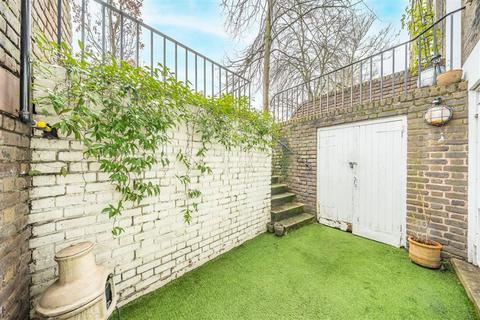 2 bedroom maisonette for sale, South Lambeth Road, London SW8