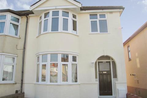 3 bedroom end of terrace house to rent, Hickman Road, Romford RM6