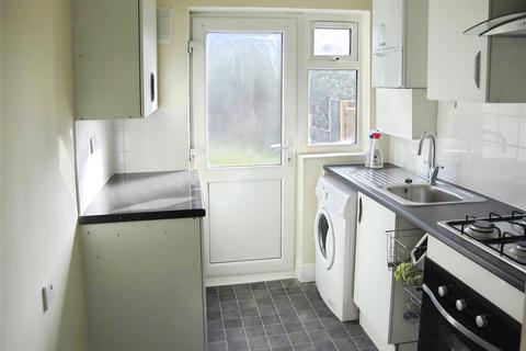3 bedroom end of terrace house to rent, Hickman Road, Romford RM6