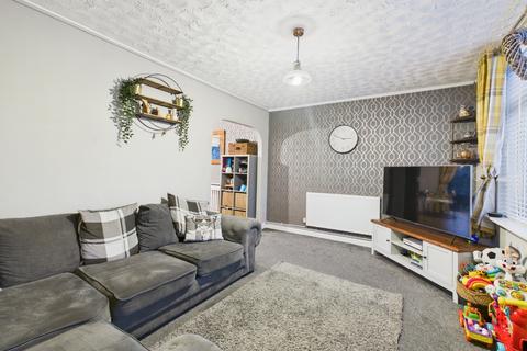 3 bedroom semi-detached house for sale, , Eastmount Avenue, Hull, HU8 9EW