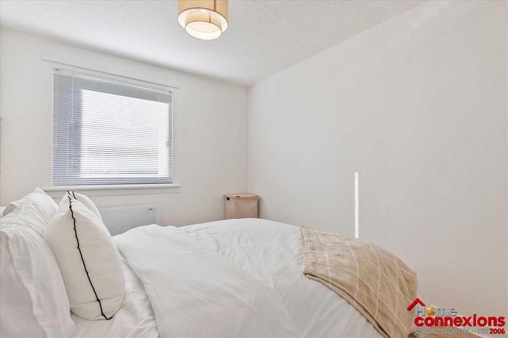 Bedroom One (3)