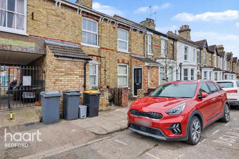 3 bedroom terraced house to rent, Garfield Street, BEDFORD