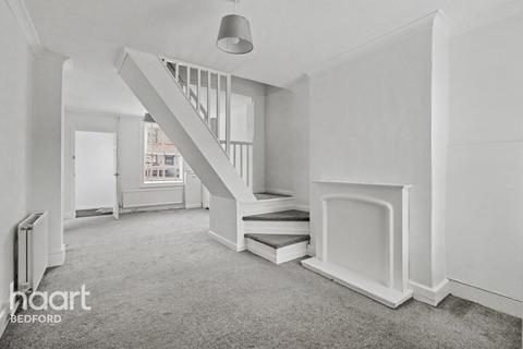 3 bedroom terraced house to rent, Garfield Street, BEDFORD