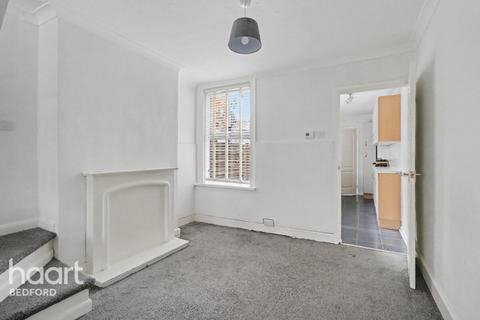 3 bedroom terraced house to rent, Garfield Street, BEDFORD