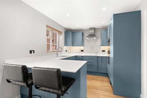 3 bedroom detached house to rent, Woodward Close, Wokingham RG41