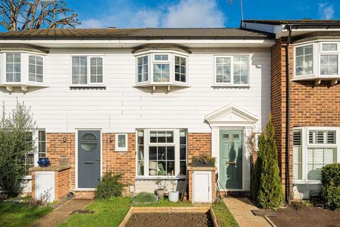 Chatsworth Place, Teddington TW11