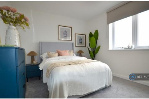 2 bedroom flat to rent, Staines-Upon-Thames, Staines-Upon-Thames, TW18