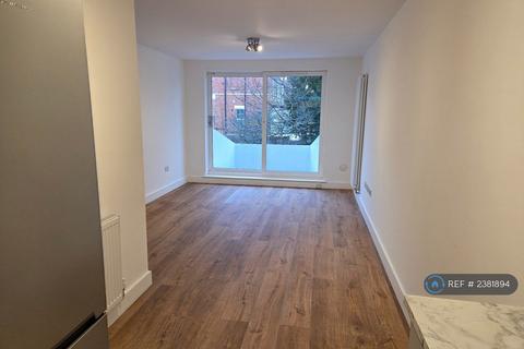 2 bedroom flat to rent, Irvin Point, London, N3