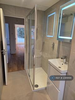 2 bedroom flat to rent, Irvin Point, London, N3