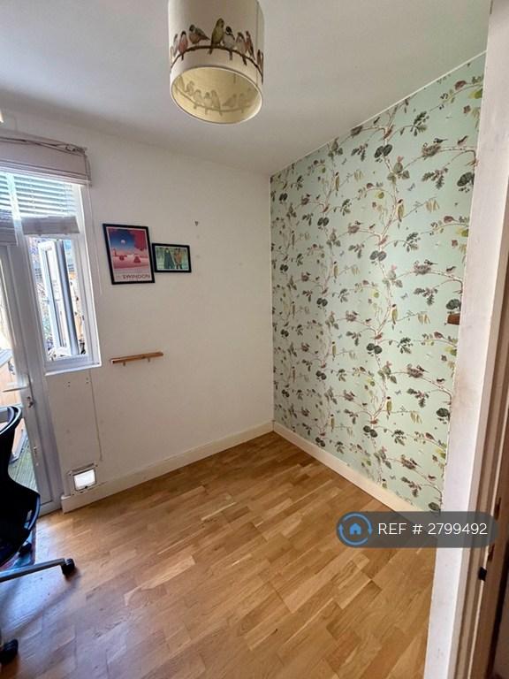 Current Tenants, Spare Room
