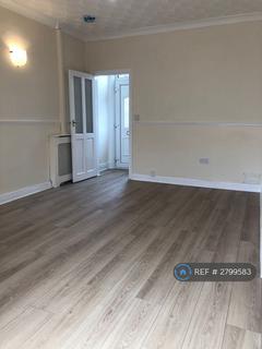 2 bedroom terraced house to rent, High Street, Ossett, WF5